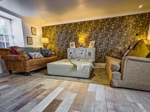Birnam Apartment | Charming Flat with Private Garden in Birnam - Guest Rated 9.4
