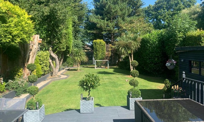 West Kingsdown Apartment | Cozy Bungalow with Indoor Fireplace & Pet-Friendly Stay