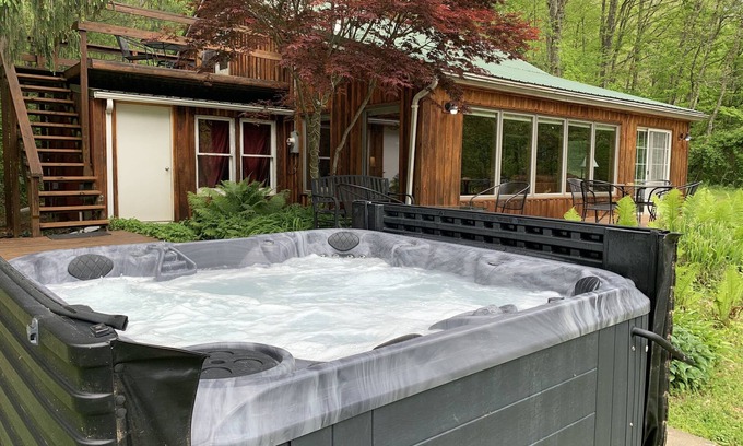New Marshfield Cabin | Tranquil Retreat near Athens & Hocking Hills - Rated 9.8/10