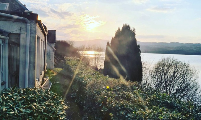 Portsonachan Apartment | Scenic Loch-side Apartment with Family and Pet-Friendly Perks