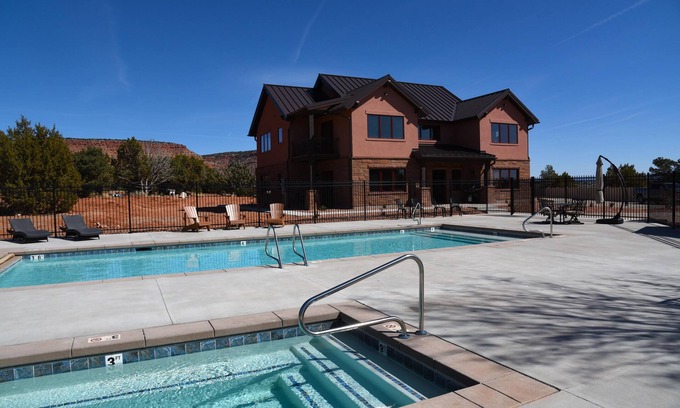 Kanab Cabin | Inviting Lodge in Kanab, UT with Pool and Spa Amenities