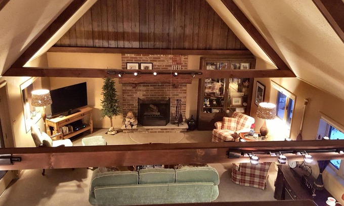 East Brady House | Ideal Lodge on the Allegheny River with Pool & Ocean Views
