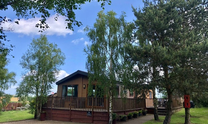 Warkworth Cabin | Cozy Lodge with Hot Tub in Northumberland Countryside