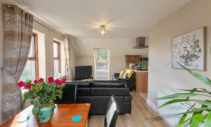 Bryansford Apartment | Cozy Loft Apartment Steps from Scenic Hiking Trails