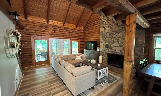Black Mountain Cabin | Inviting Log Cabin with Unique Game Room for Families