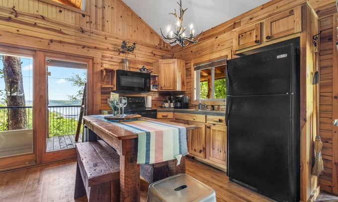 Sylvan Shores Cabin | Scenic Log Cabin with Breathtaking Beaver Lake Views