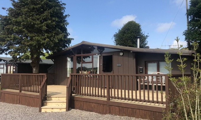 Camp House | Tranquil Log Cabin with Ocean View in Serene Mountains