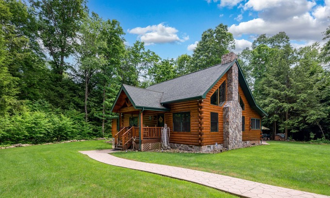 Turkey City Cabin | Serene Log Cabin Retreat with Hot Tub on 17 Acres