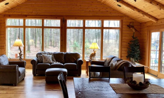 Dundee Cabin | Tranquil Log Cabin Retreat in Amish Country with Hot Tub