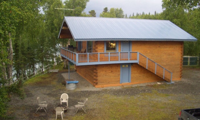 Soldotna House | Riverfront Log Home with Spa, Deck & Guest Rated 10/10