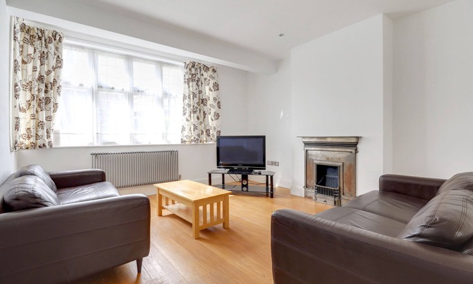 North Finchley House | Beautiful London home with easy access to London attractions