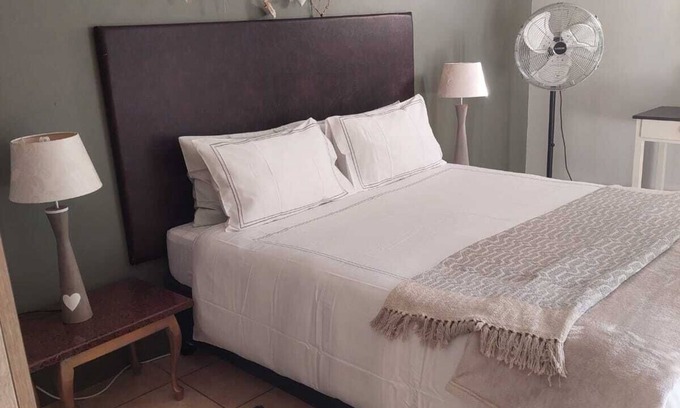 Strand Cabin | Tranquil Apartment with Ocean View, 10 Min from Beach