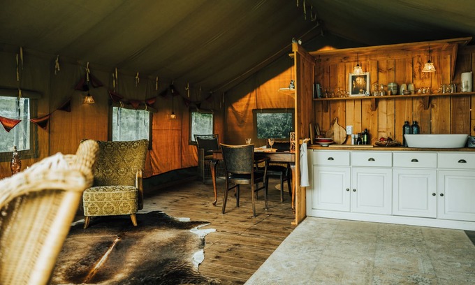 Nieuwediep Bed & Breakfast | Beautiful luxury furnished tent in the countryside