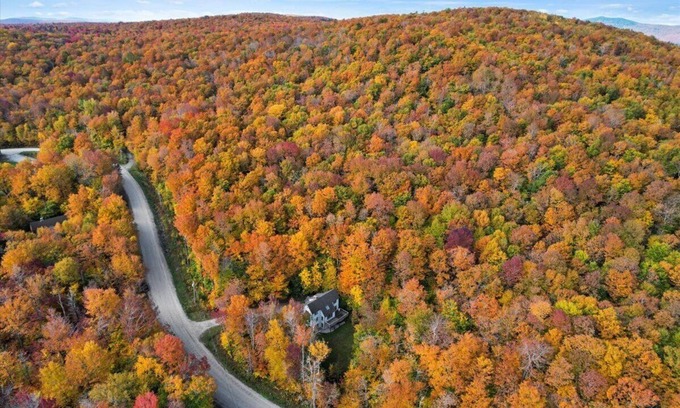 Stratton and Bromley Ski Areas Ski Chalet | Idyllic Manchester VT Mountain Retreat with Hot Tub & Pool