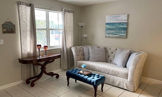 Miami Gardens Villa | Charming Miami Villa with Kitchen, Steps from Hard Rock Stadium
