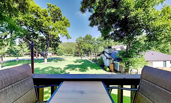 Austin House | Elegant Mid-Century Modern Lakehouse with Scenic Views