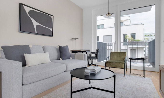 Tiergarten Apartment | Modern 2BR Apartment in Mitte near Gleisdreieck Park