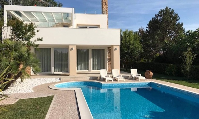 Rosolina Villa | Top-Rated Modern Villa in Albarella with Pool & Spa