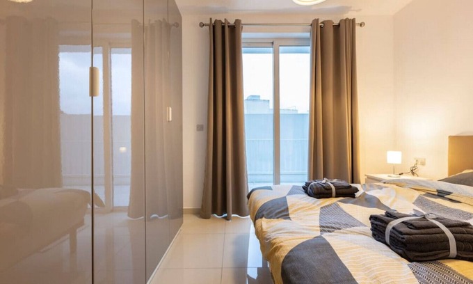 Ta' Xbiex Apartment | Modern Central 2BR Apartment with Family-Friendly Amenities