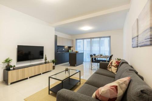 Ta' Xbiex Apartment | Modern Central 2BR Apartment - Rated 9.2/10 for Families