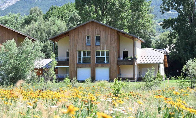Pra Loup Apartment | Cozy 2-Bedroom Apartment in Barcelonnette for Families