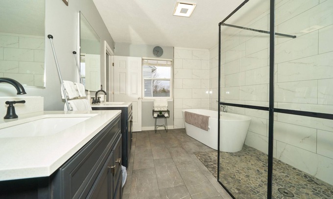 Indianapolis House | Modern Home near Downtown Indy with Breakfast & Family-Friendly Amenities