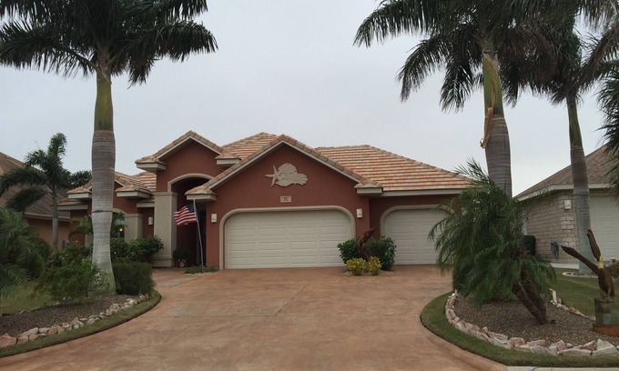 Laguna Vista House | Modern Home on Golf Course by South Padre Island - 10/10 Rated