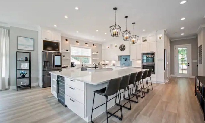 Mayhew House | Modern Lake Home in Mooresville, NC - 10/10 Guest Rated