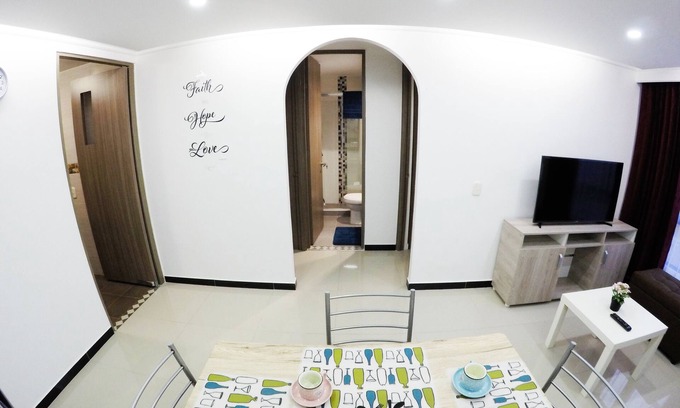 Kennedy Apartment | Modern Apartment Near Airport with Wi-Fi & Child-Friendly Space