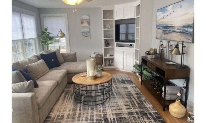 Camp Ellis House | Modern Beachfront Cottage with Spa and Ocean View