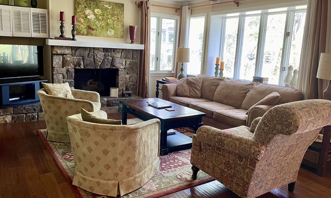 Sugar Mountain Condo | Idyllic Mountain Escape with Spa & Family-Friendly Amenities