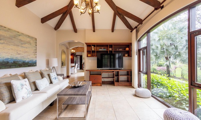 Pan de Azucar House | Nature Escape with Breathtaking Mountain Views & Spa
