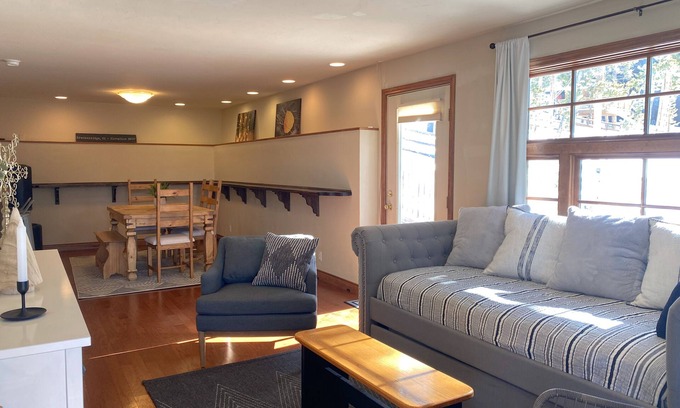 Forest Hills House | Inviting Mountain Retreat with Breakfast in Breckenridge