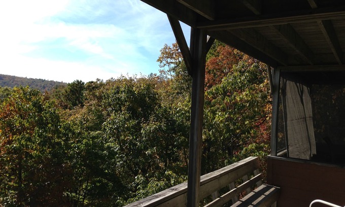 Lake Toxaway Condo | Scenic Mountain Retreat with Pool and Lake Views