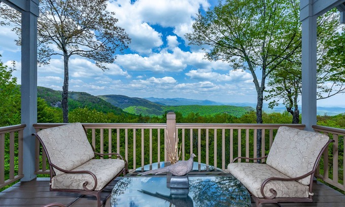 Lake Toxaway House | Idyllic Mountain Home in Lake Toxaway Estates - Top Rated!
