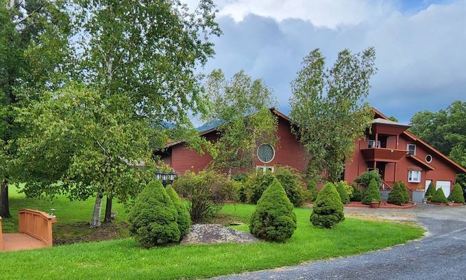 Round Top Villa | Elegant Mountain Villa with Spa and Family-Friendly Amenities