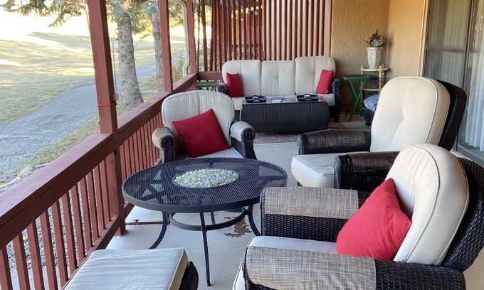 Ruidoso Condo | Scenic Mountain View Condo with Golf Course Access & Pool