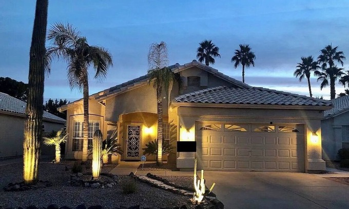 Desert Shadows I House | Exceptional North Scottsdale House with Private Pool & Ocean View