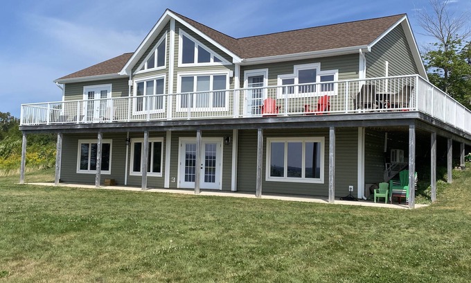 Tracadie House | Guest Rated 10/10: Waterfront Home with Pool & Breakfast