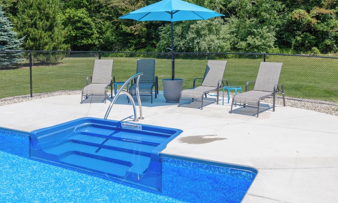 South Haven House | Beautiful new 6 bedroom with heated pool, fire pit and private setting