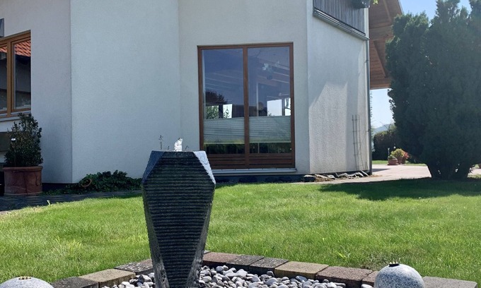 Lauenfoerde Apartment | Tranquil Apartment in Weserbergland with Pool & Spa