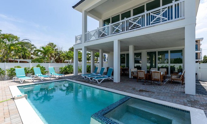 Fort Myers Beach House | Elegant 450 Palermo Home with Pool and Hot Tub Awaits