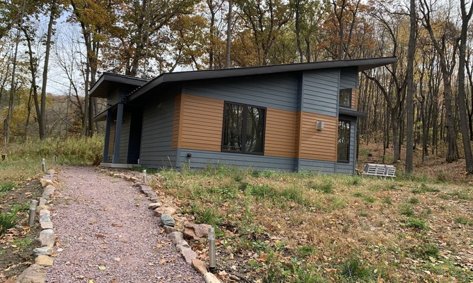Baraboo Cottage | Tranquil Home Minutes from Devils Lake with Family Amenities