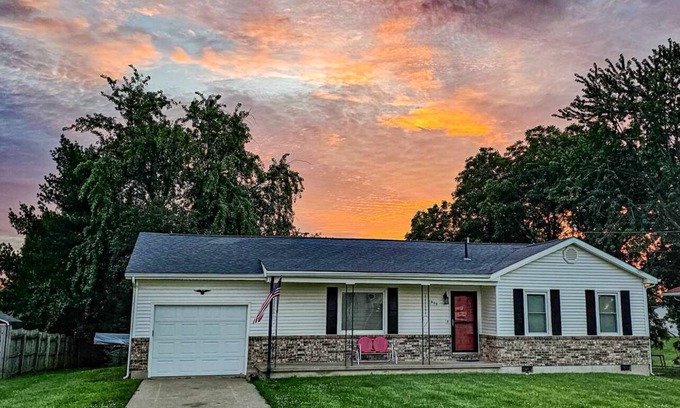Marshall House | Invite Comfort with New Flooring and Pet-Friendly Amenities
