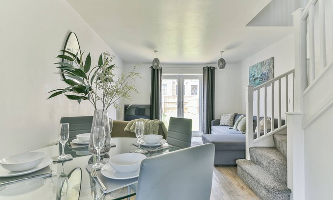 Derby House | Welcoming New House in Derby for Family & Contract Workers