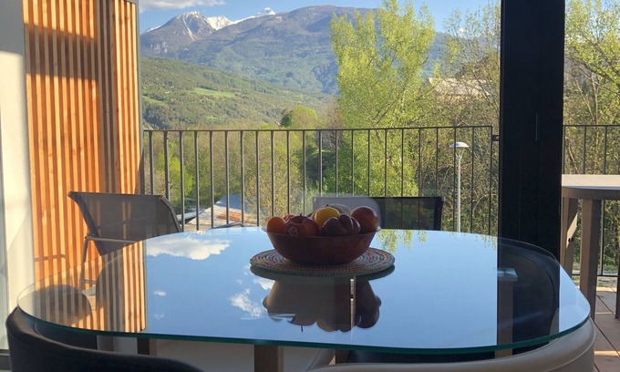 Embrun Apartment | Pet-Friendly T2 with Breathtaking Mountain Views