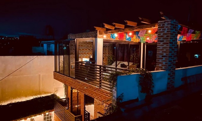 Tetlatlahuca House | Chic New York Loft Near Val'Quirico - Pet Friendly Stay