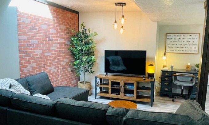 Logan House | Stylish New York Loft in Downtown Logan - Guest Rated 10/10