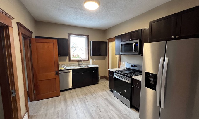 Payne - Phalen House | Inviting 5-Bedroom Home near St Paul with Spa Amenities