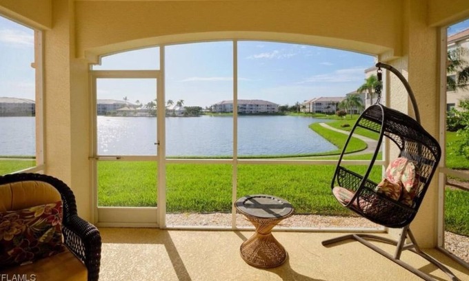 Tropical Cove Condo | Modern 2 Bed 2 Bath Condo in Lexington County Club